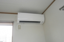 壁掛形エアコン更新工事と既設エアコン洗浄作業　同時施工