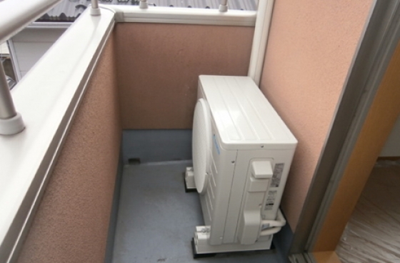 壁掛形エアコン更新工事と既設エアコン洗浄作業 同時施工